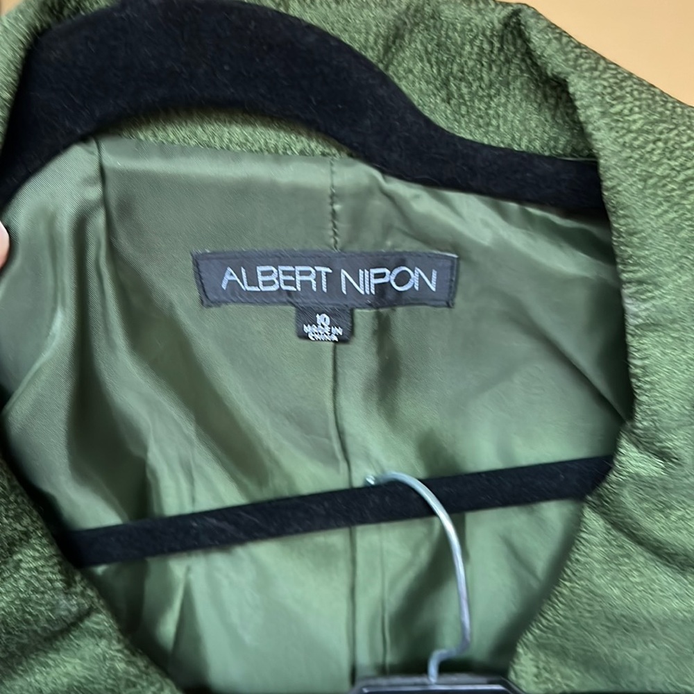 Green women’s suiting by Albert Nippon